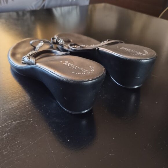 MATISSE Silver/ Gray Leather Flower Rhinestone Sandal SZ 7 Made In Italy - Picture 3 of 5